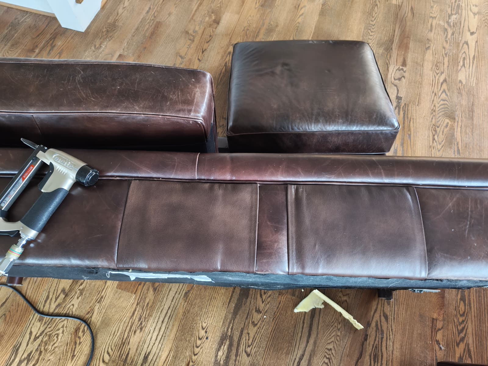 Restored leather couch after service (whole pic)